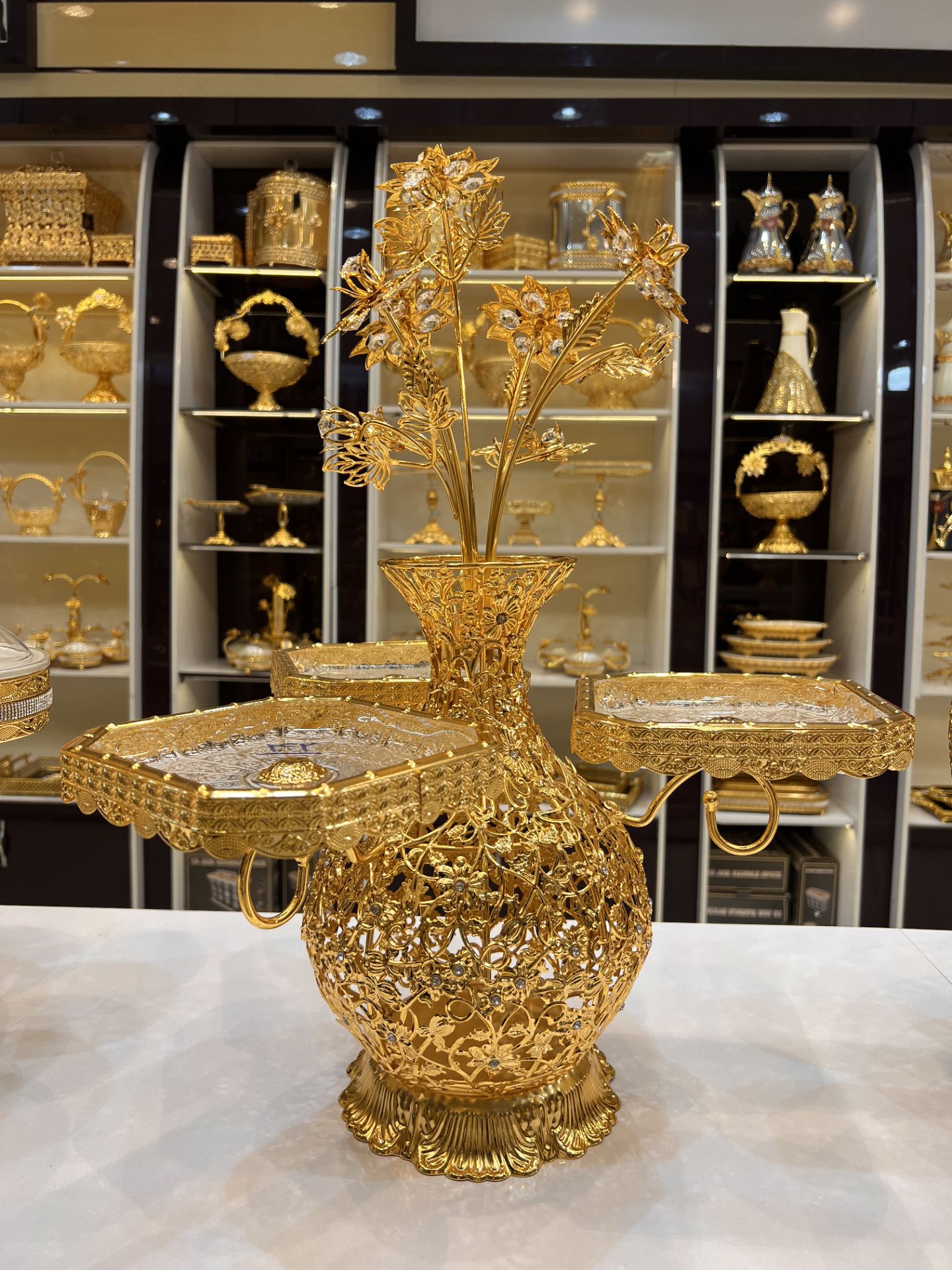 شیرینی خوری گل و گلدان